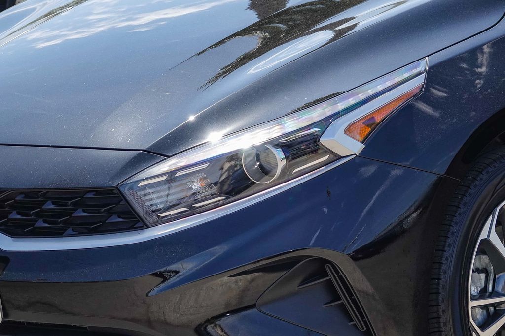 Thumbnail: 2023 Kia Forte - 20