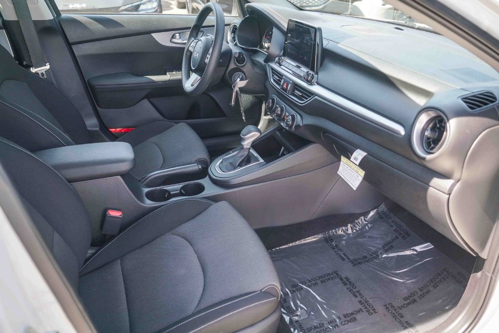 Thumbnail: 2024 Kia Forte - 9