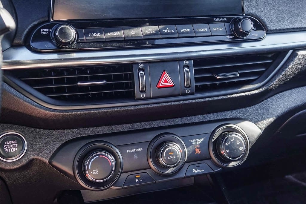 Thumbnail: 2021 Kia Forte - 26