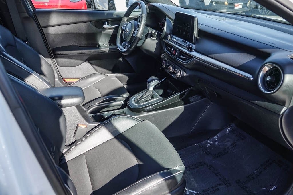 Thumbnail: 2021 Kia Forte - 8