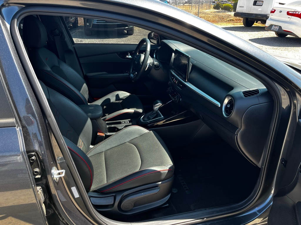 Thumbnail: 2022 Kia Forte - 10