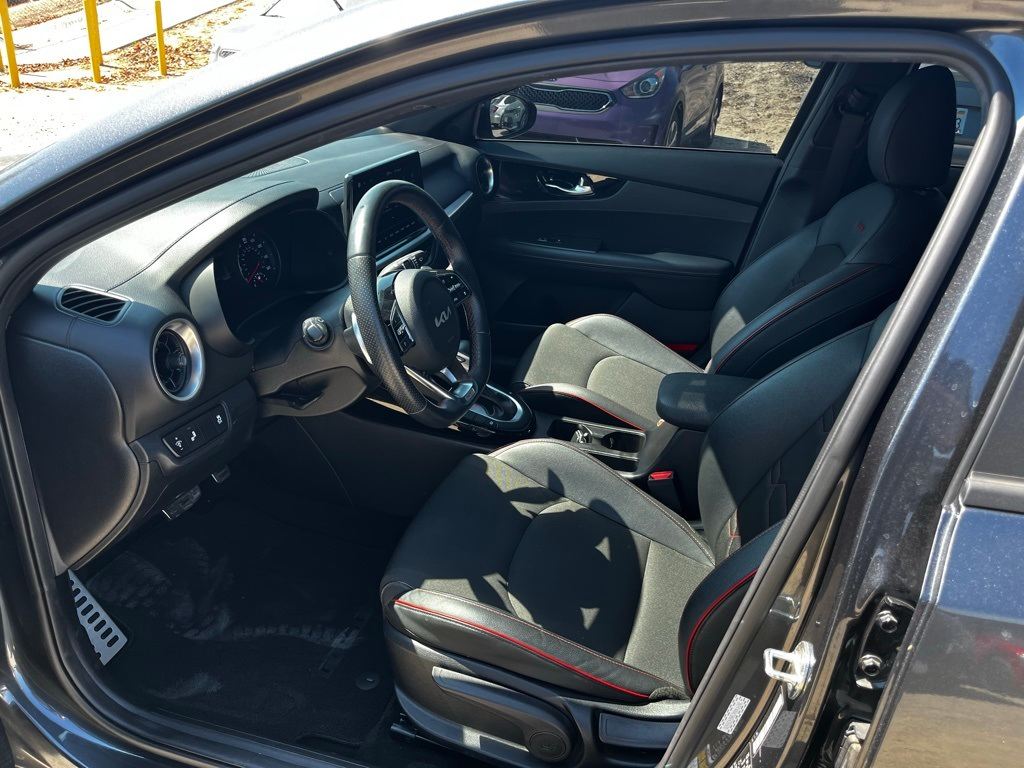 Thumbnail: 2022 Kia Forte - 9