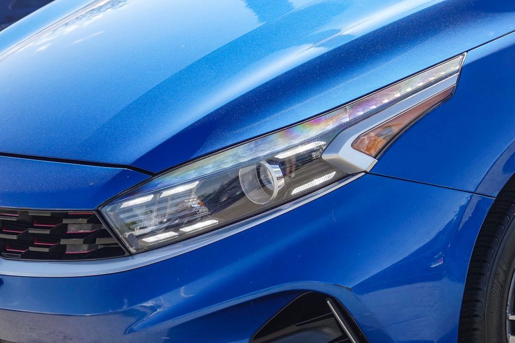 Thumbnail: 2023 Kia Forte - 21