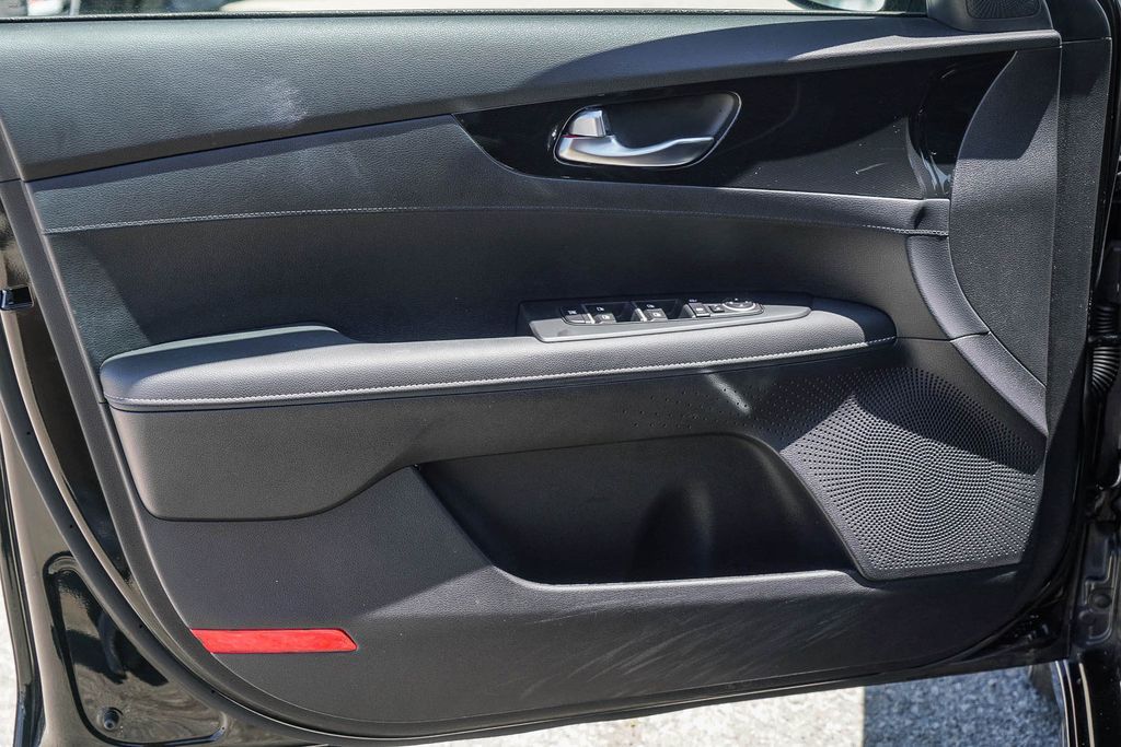 Thumbnail: 2023 Kia Forte - 23