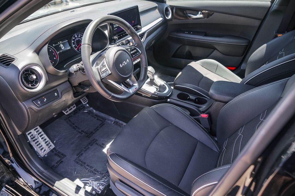 Thumbnail: 2023 Kia Forte - 10