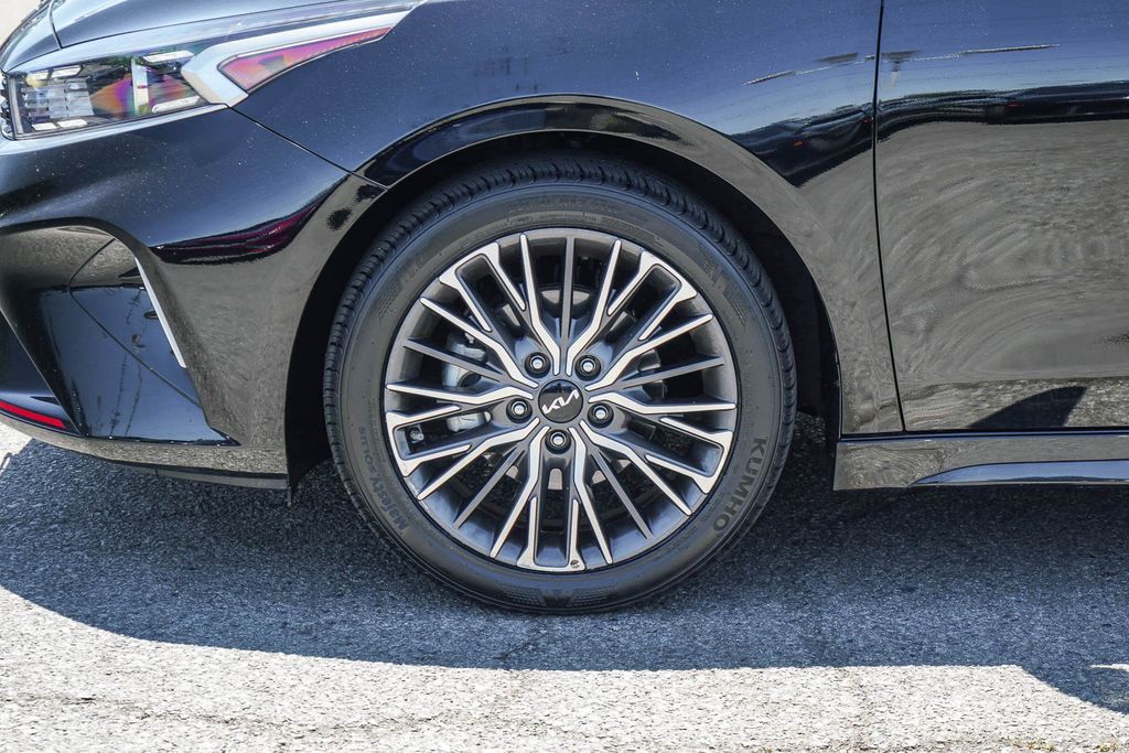 Thumbnail: 2023 Kia Forte - 21