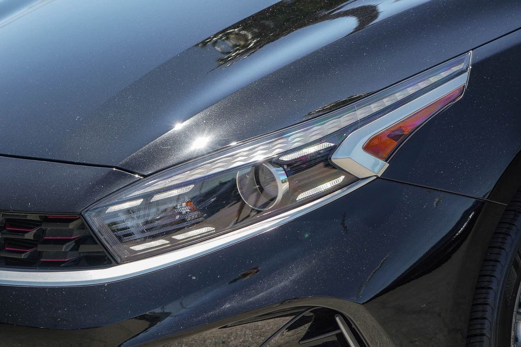 Thumbnail: 2023 Kia Forte - 20