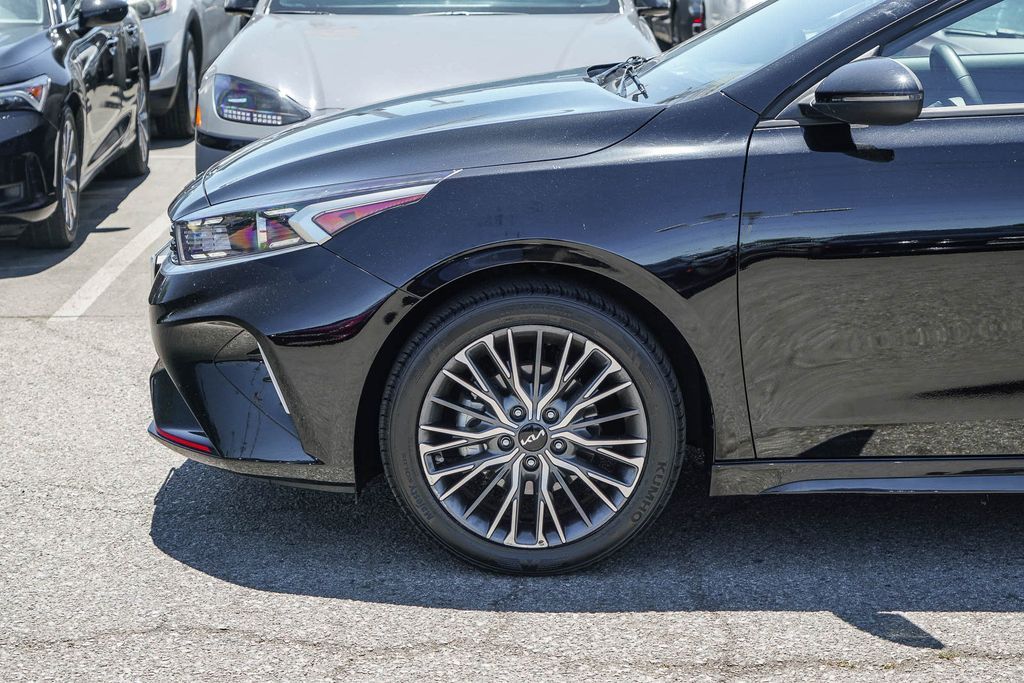 Thumbnail: 2023 Kia Forte - 6