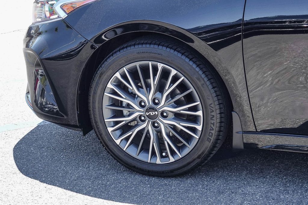Thumbnail: 2023 Kia Forte - 6