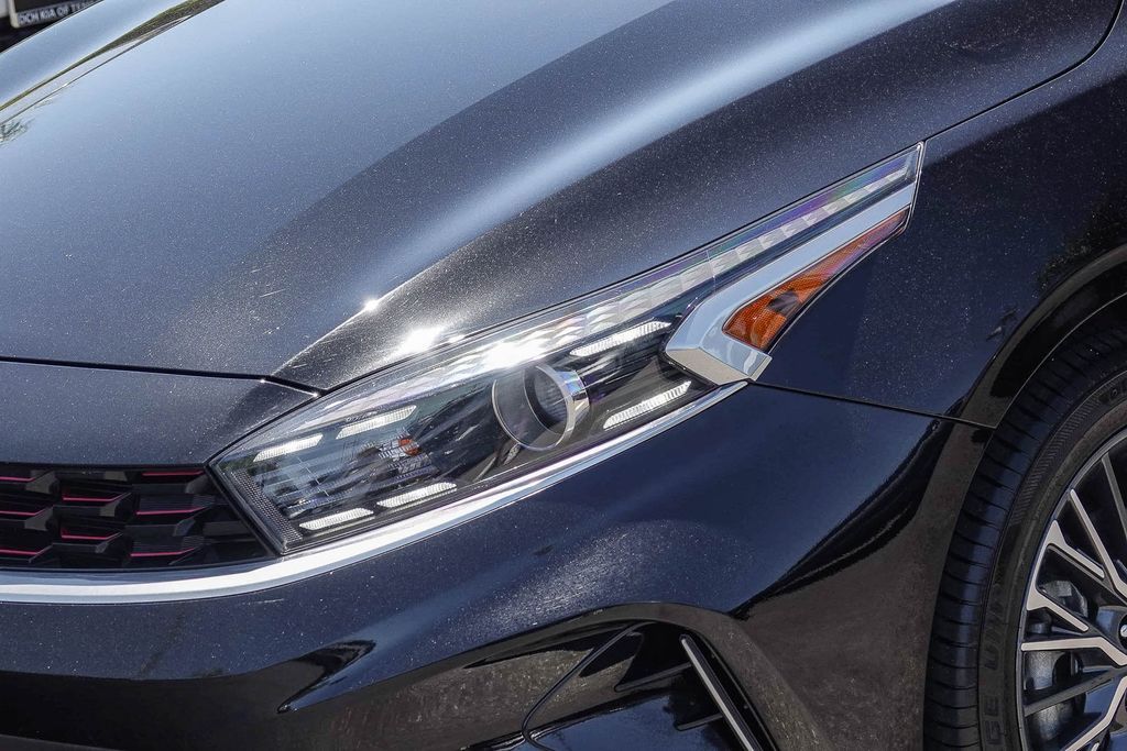 Thumbnail: 2023 Kia Forte - 19