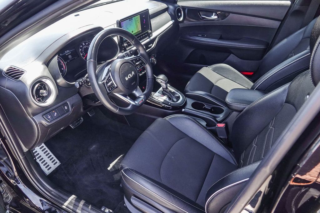 Thumbnail: 2023 Kia Forte - 10