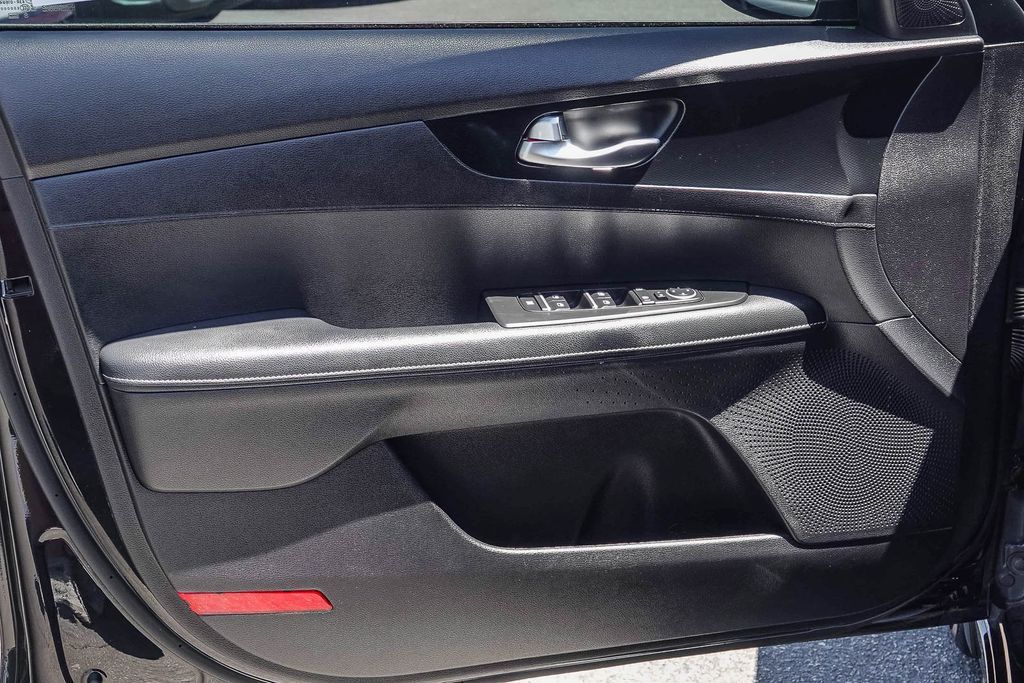 Thumbnail: 2023 Kia Forte - 22