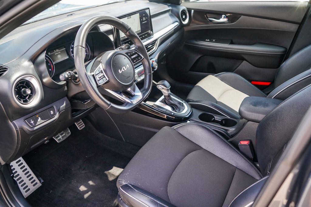Thumbnail: 2023 Kia Forte - 10