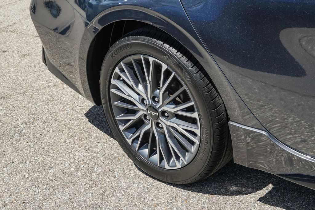 Thumbnail: 2023 Kia Forte - 23