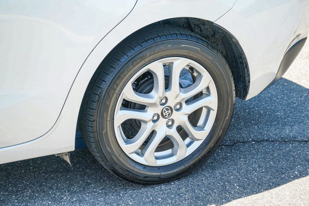 Thumbnail: 2018 Toyota Yaris iA - 21