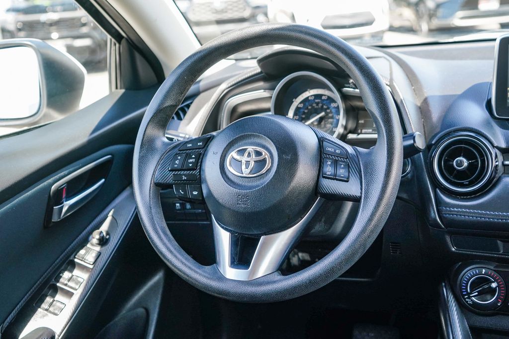 Thumbnail: 2018 Toyota Yaris iA - 8