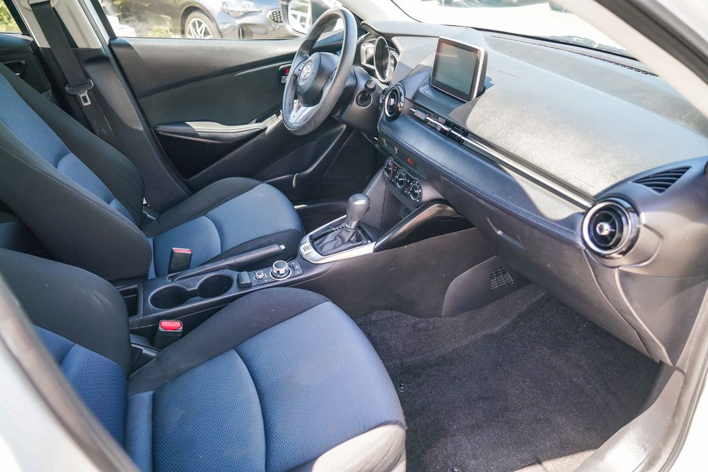 Thumbnail: 2018 Toyota Yaris iA - 9