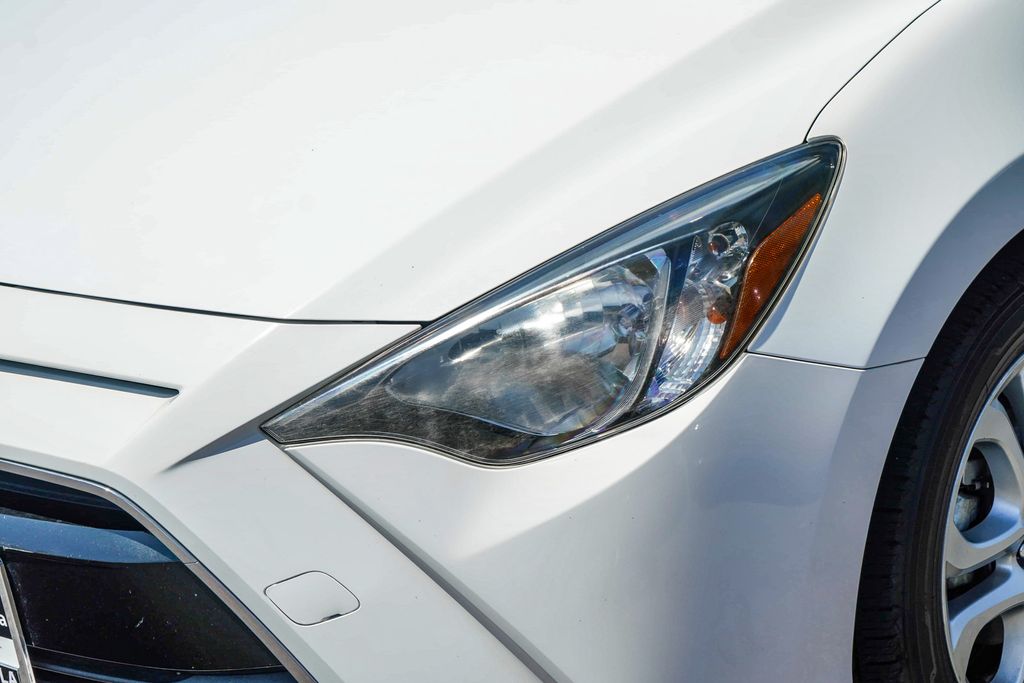 Thumbnail: 2018 Toyota Yaris iA - 20