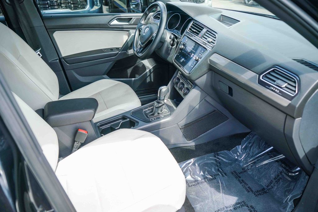 Thumbnail: 2020 Volkswagen Tiguan - 9
