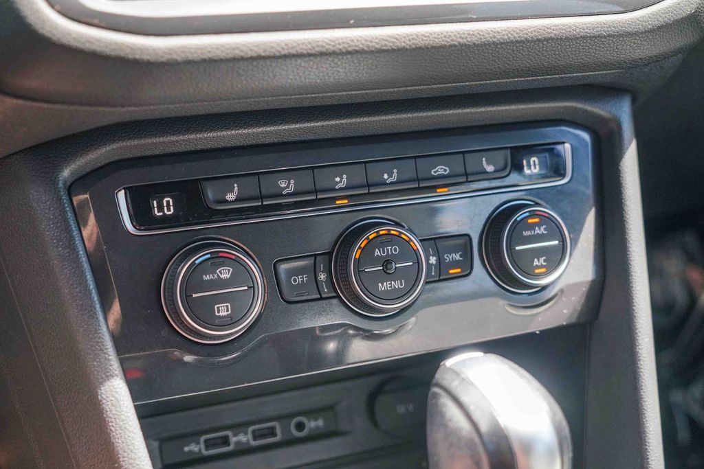 Thumbnail: 2020 Volkswagen Tiguan - 25
