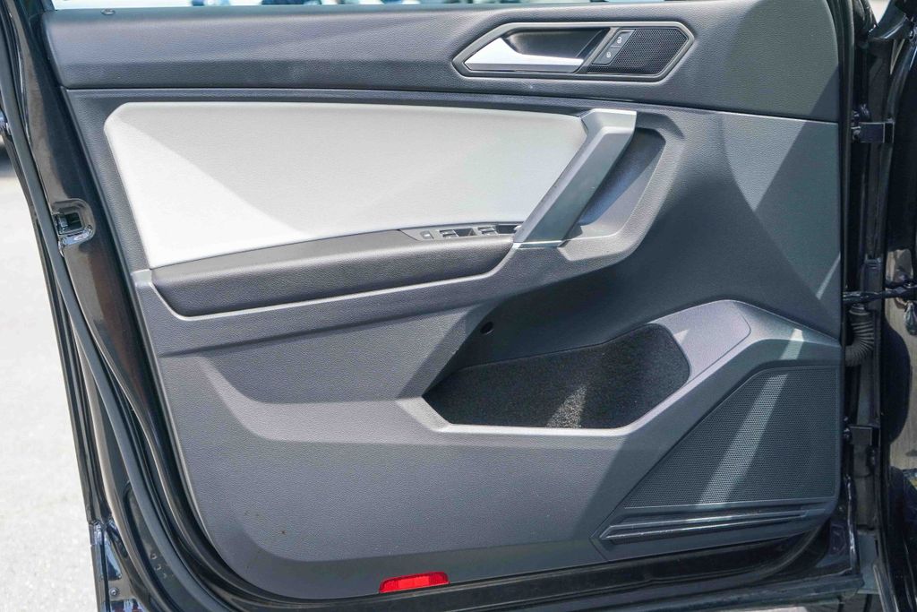 Thumbnail: 2020 Volkswagen Tiguan - 23