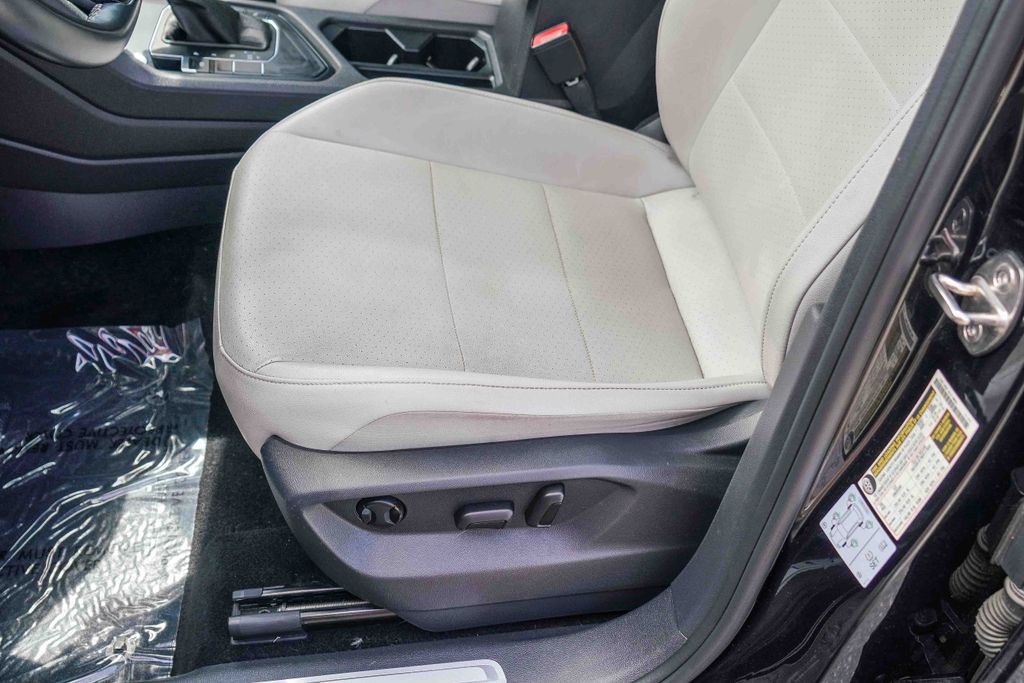 Thumbnail: 2020 Volkswagen Tiguan - 24