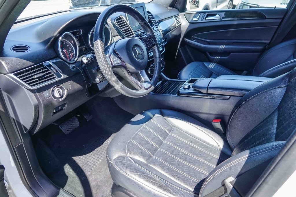 Thumbnail: 2017 Mercedes-Benz GLE - 9