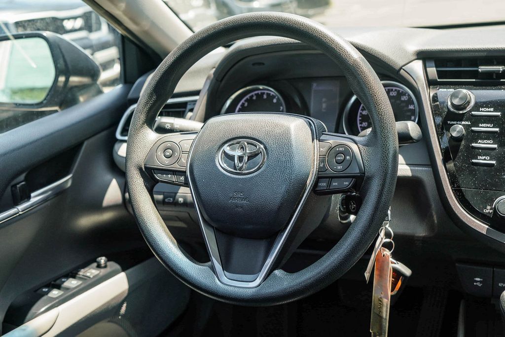 Thumbnail: 2018 Toyota Camry - 8