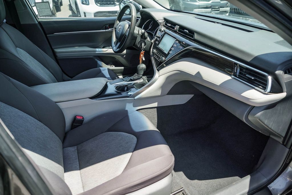 Thumbnail: 2018 Toyota Camry - 9