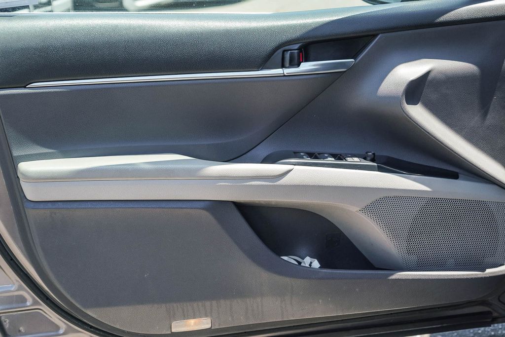 Thumbnail: 2018 Toyota Camry - 22