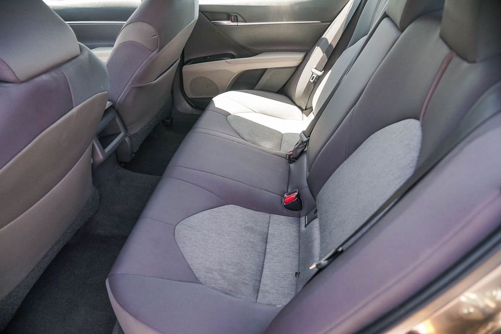 Thumbnail: 2018 Toyota Camry - 11