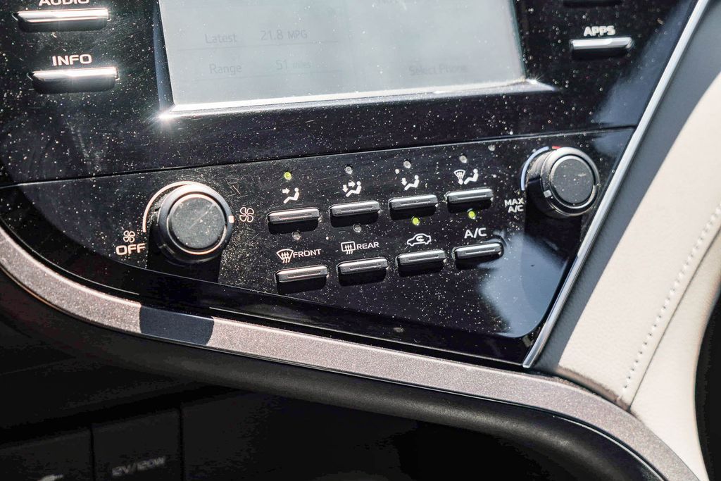 Thumbnail: 2018 Toyota Camry - 24