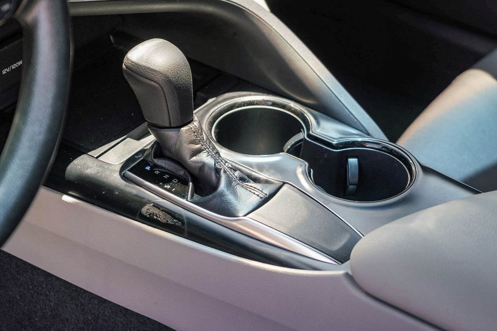 Thumbnail: 2018 Toyota Camry - 13