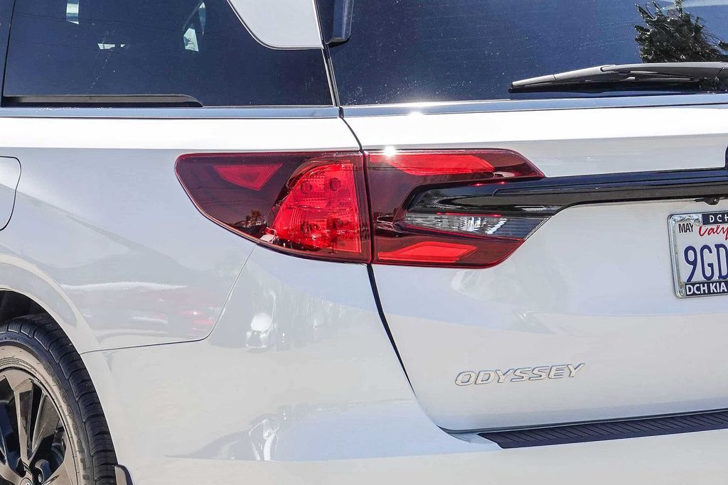 Thumbnail: 2023 Honda Odyssey - 18