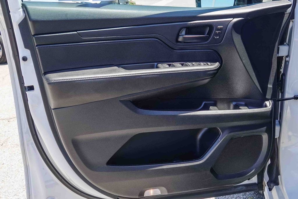 Thumbnail: 2023 Honda Odyssey - 23