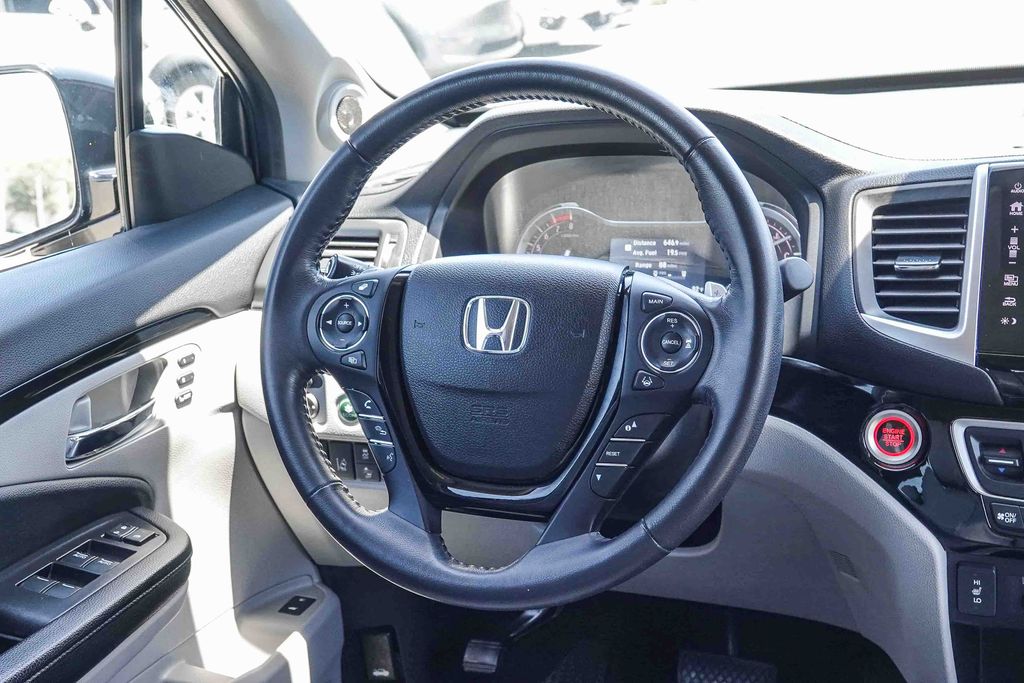 Thumbnail: 2018 Honda Pilot - 8