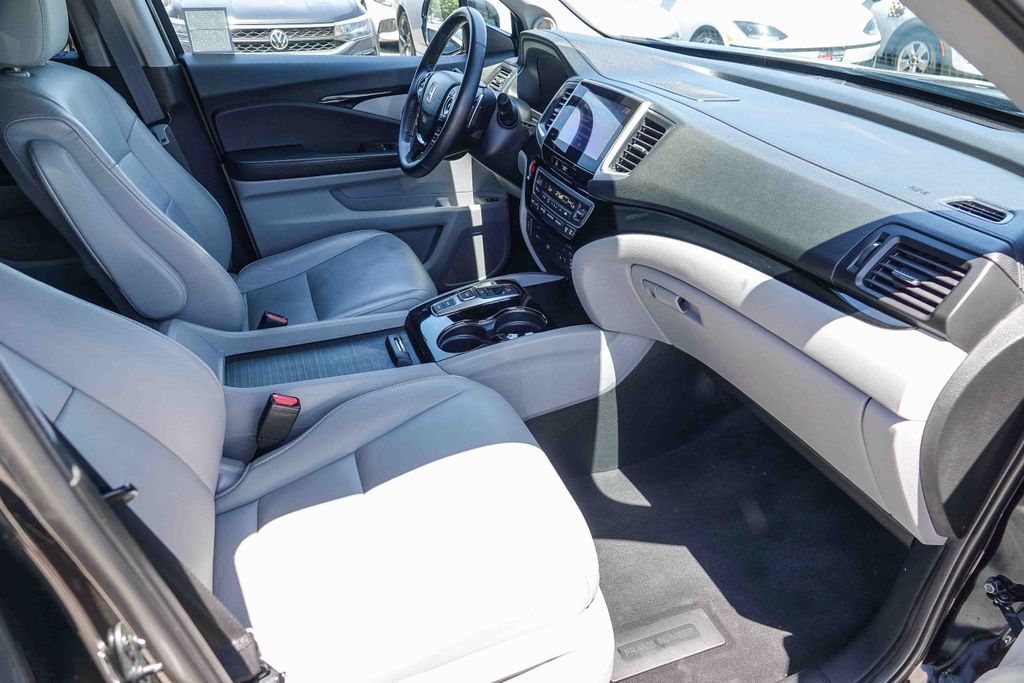 Thumbnail: 2018 Honda Pilot - 9