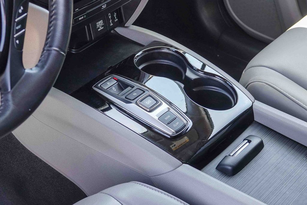 Thumbnail: 2018 Honda Pilot - 13