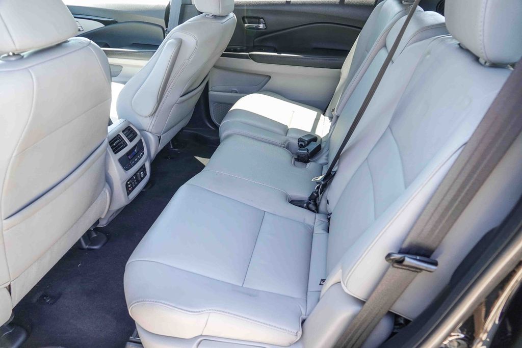 Thumbnail: 2018 Honda Pilot - 11
