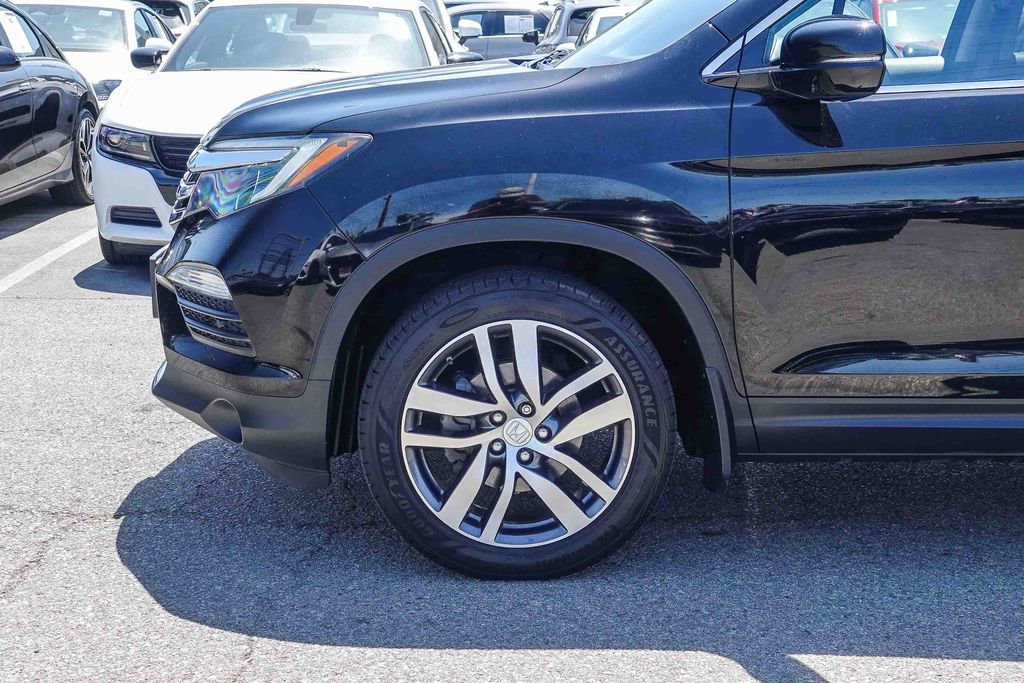 Thumbnail: 2018 Honda Pilot - 6