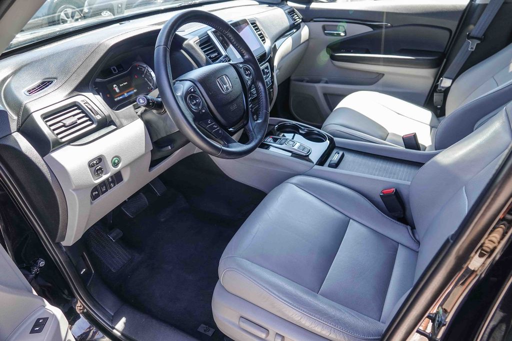 Thumbnail: 2018 Honda Pilot - 10