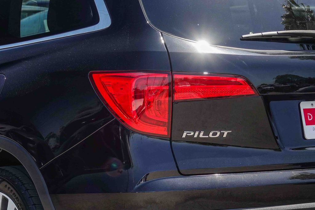 Thumbnail: 2018 Honda Pilot - 19
