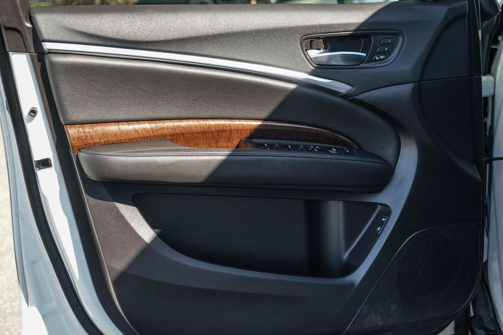 Thumbnail: 2019 Acura MDX - 23