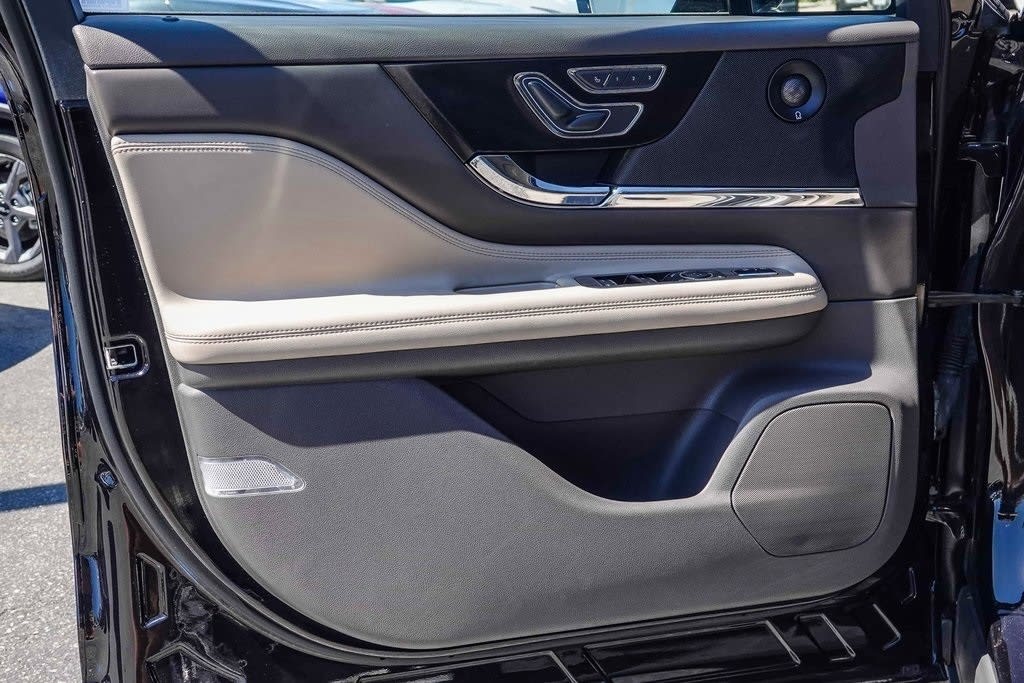 Thumbnail: 2020 Lincoln Corsair - 22