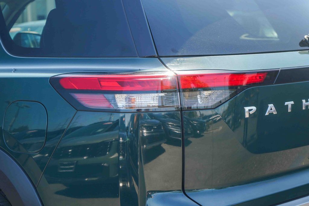 Thumbnail: 2022 Nissan Pathfinder - 19