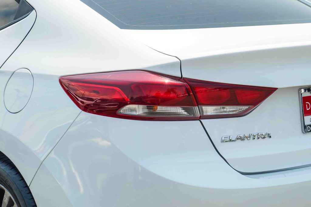 Thumbnail: 2018 Hyundai Elantra - 19