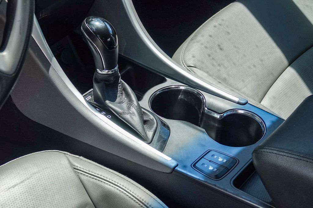 Thumbnail: 2013 Hyundai Sonata - 12