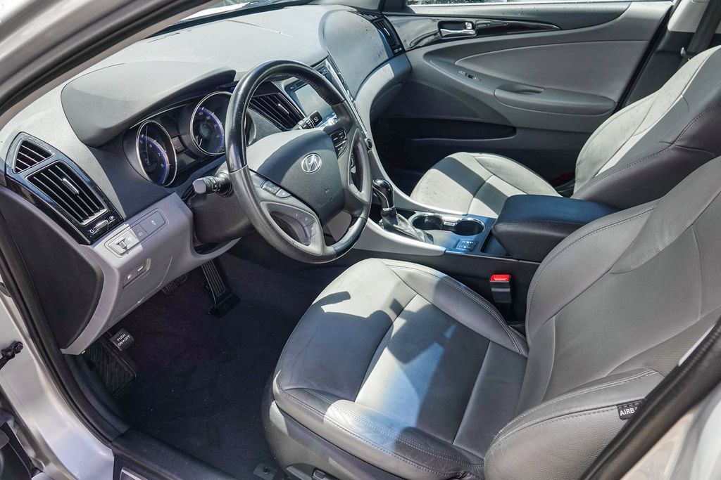 Thumbnail: 2013 Hyundai Sonata - 9
