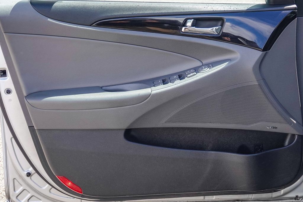 Thumbnail: 2013 Hyundai Sonata - 23