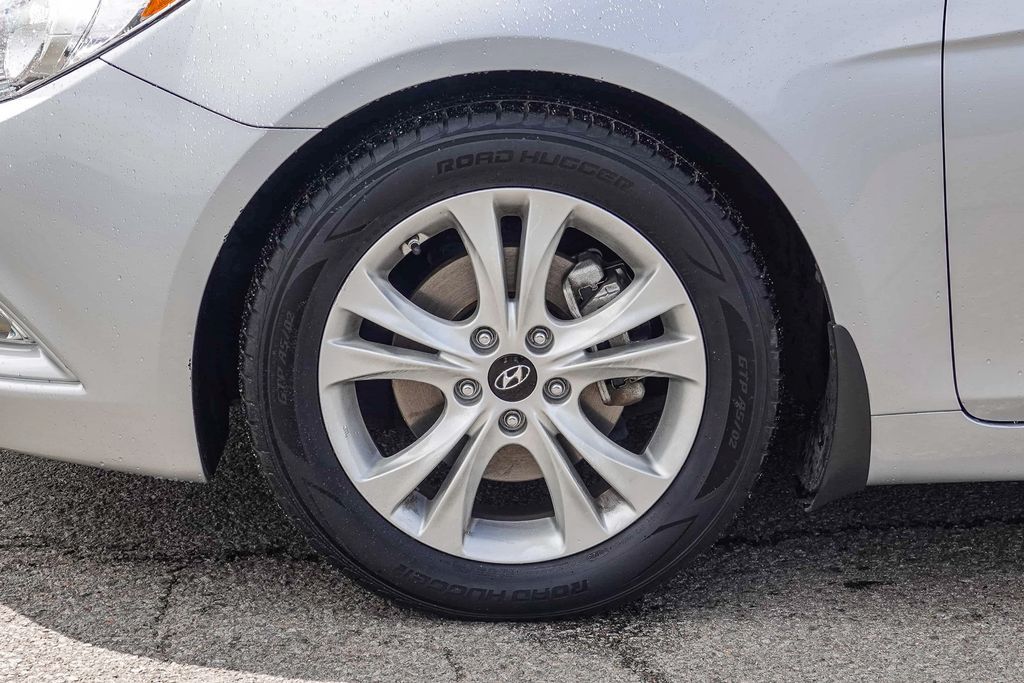 Thumbnail: 2013 Hyundai Sonata - 21